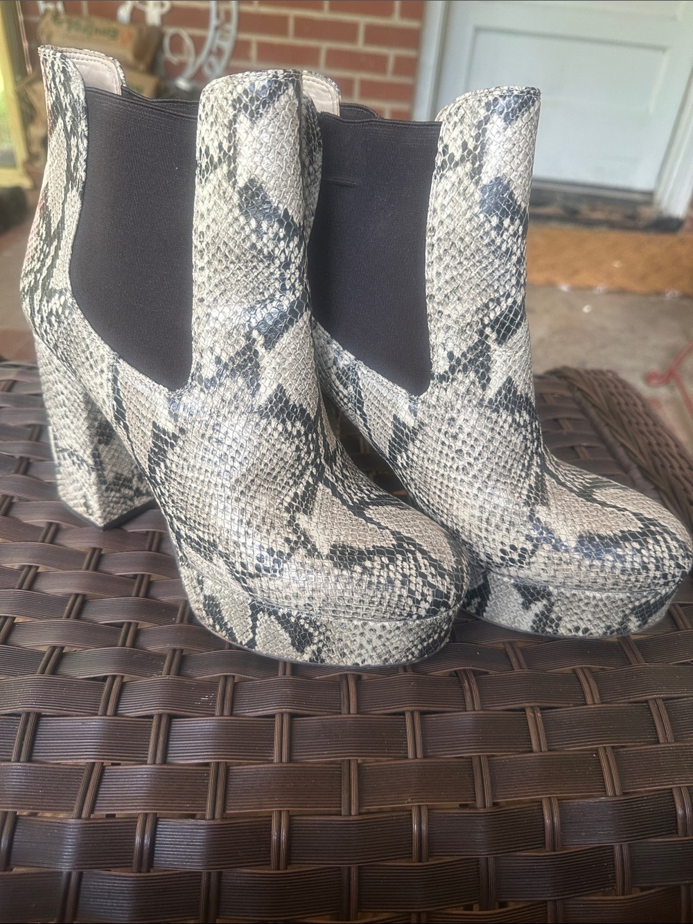 Sam Edelman snakeskin platform Chelsea boots sz 11 block heel chic boho festival